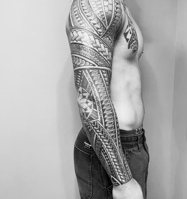 Pieza maorí · espalda con espirales, tatuaje realizado por Leo Martínez en A Sailor's Grave Tattoo Barcelona.