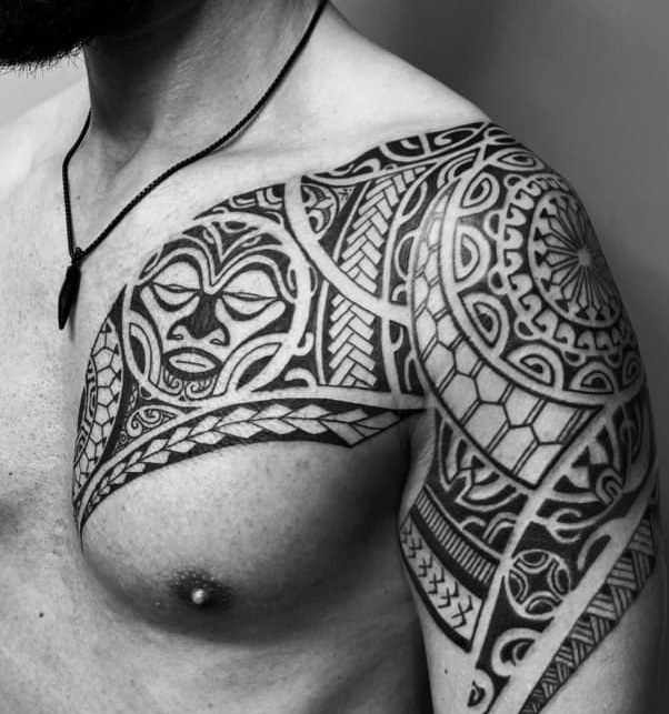 Polinesio · gemelo y pantorrilla, tatuaje realizado por Leo Martínez en A Sailor's Grave Tattoo Barcelona.